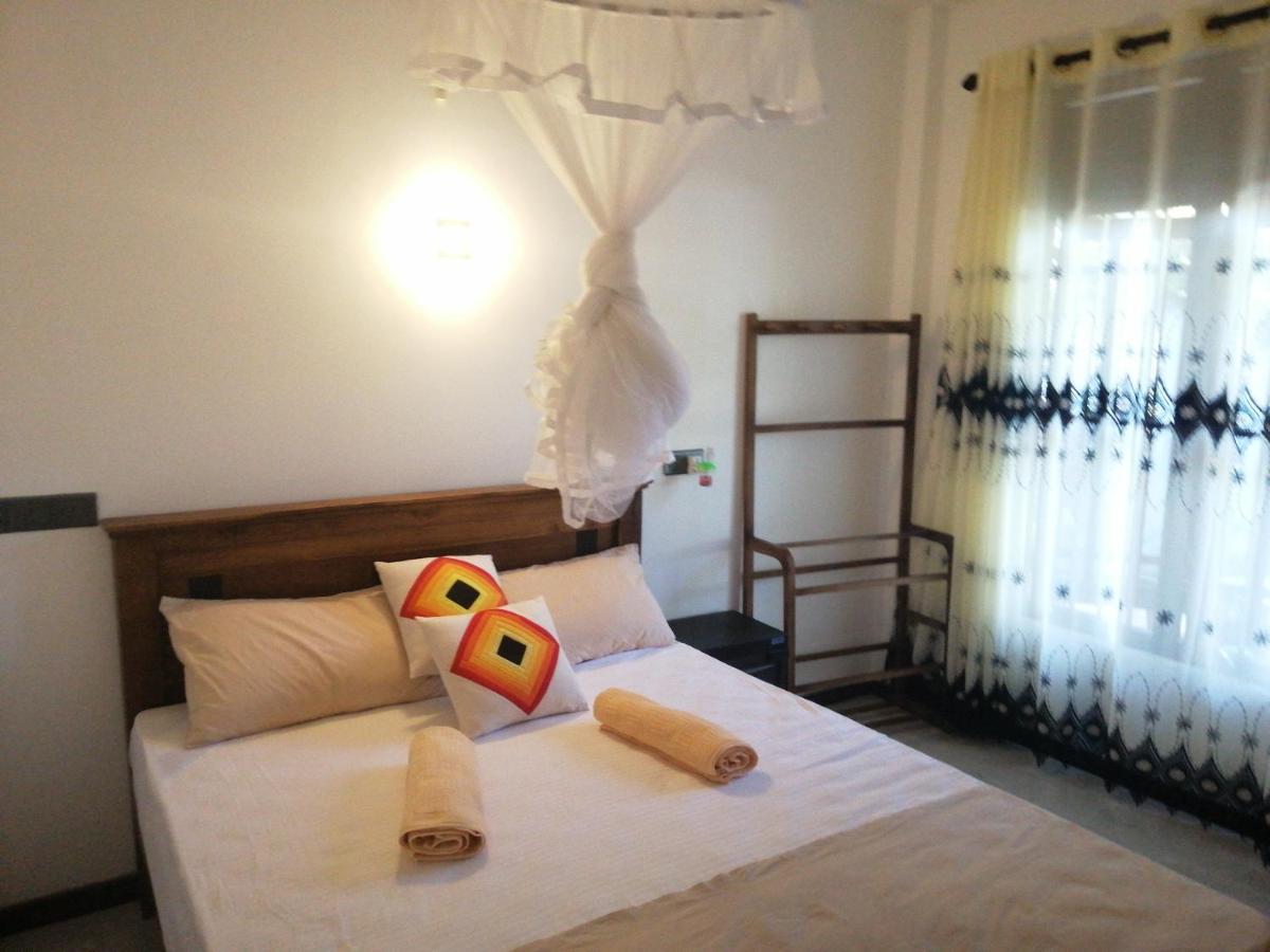 Flip Flop Inn Mirissa Eksteriør bilde